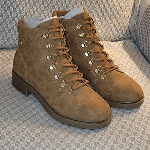 New GBG Los Angeles Tan Side Zip Hiking Boots